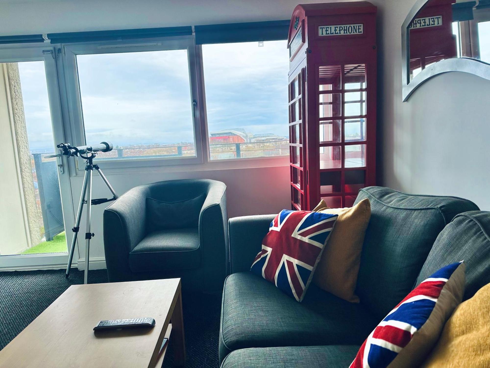 Unique View Of Anfield Stadium - Charming 2 Bedroom Apartment In Liverpool With Parking Exterior photo